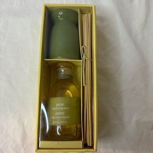 Pier 1 diffuser Ceramic holder with liquid fragrance Pear scent
